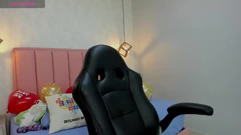 Snapshot of mayroberts chatting on February 15, 2025, 12:01 pm MAY online show from February 15, 2025, 12:01 pm