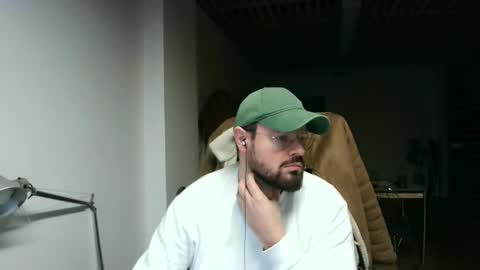 Snapshot of maythe4bwu chatting on December 31, 2024, 12:15 pm maythe4bwu online show from December 31, 2024, 12:15 pm