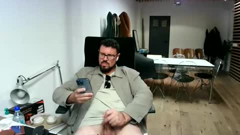 maythe4bwu online show from September 30, 2025, 10:59 pm