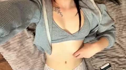 Adel online show from December 22, 2025, 1:24 am