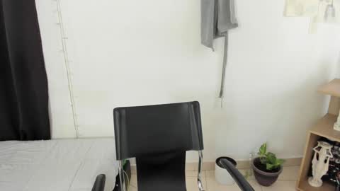 mazikeen_18 online show from January 6, 2025, 4:23 pm