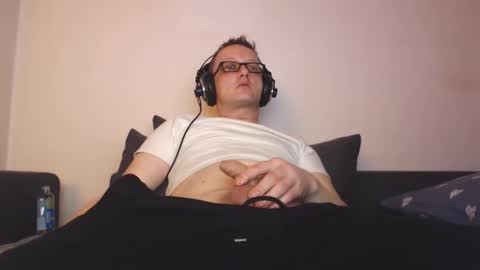 Snapshot of mcmike_es chatting on December 23, 2024, 3:12 pm Mike online show from December 23, 2024, 3:12 pm