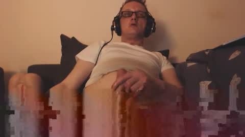 Snapshot of mcmike_es chatting on December 26, 2024, 9:33 am Mike online show from December 26, 2024, 9:33 am