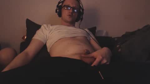 Snapshot of mcmike_es chatting on February 1, 2025, 5:07 am Mike online show from February 1, 2025, 5:07 am