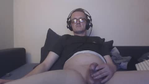 Snapshot of mcmike_es chatting on October 10, 2025, 9:14 pm Mike online show from October 10, 2025, 9:14 pm