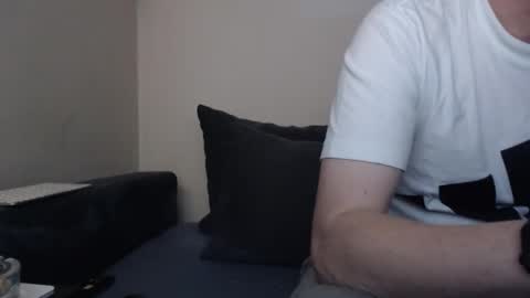 Snapshot of mcmike_es chatting on October 21, 2025, 11:55 am Mike online show from October 21, 2025, 11:55 am