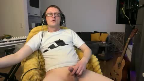 Snapshot of mcmike_es chatting on February 14, 2026, 2:14 pm Mike online show from February 14, 2026, 2:14 pm