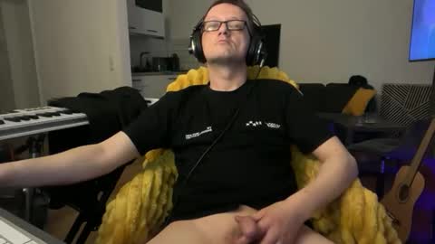 Snapshot of mcmike_es chatting on February 20, 2026, 9:59 pm Mike online show from February 20, 2026, 9:59 pm