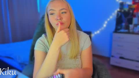 Snapshot of mdaluna chatting on October 10, 2025, 12:42 am Kiku online show from October 10, 2025, 12:42 am