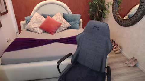 meamandax online show from January 1, 2025, 12:55 pm