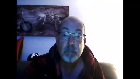 Snapshot of meathome3 chatting on October 7, 2025, 10:01 am me at home online show from October 7, 2025, 10:01 am