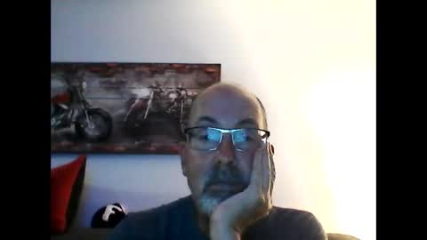 Snapshot of meathome3 chatting on October 8, 2025, 3:26 am me at home online show from October 8, 2025, 3:26 am