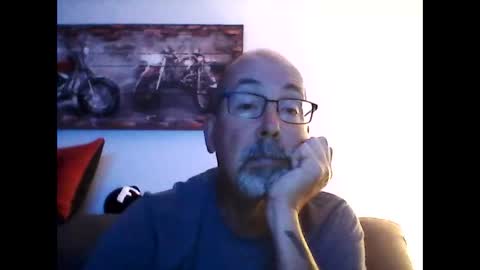 Snapshot of meathome3 chatting on October 13, 2025, 11:43 am me at home online show from October 13, 2025, 11:43 am