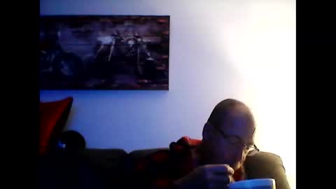 Snapshot of meathome3 chatting on October 14, 2025, 10:05 am me at home online show from October 14, 2025, 10:05 am