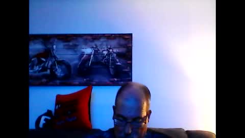 Snapshot of meathome3 chatting on November 21, 2025, 4:11 am me at home online show from November 21, 2025, 4:11 am