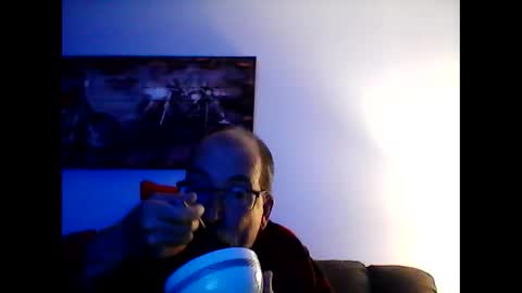 Snapshot of meathome3 chatting on December 17, 2025, 11:05 am me at home online show from December 17, 2025, 11:05 am