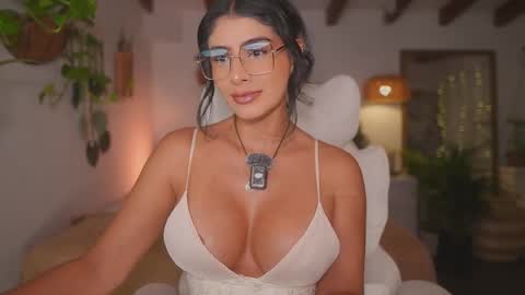 Andrea  online show from November 26, 2025, 6:53 pm