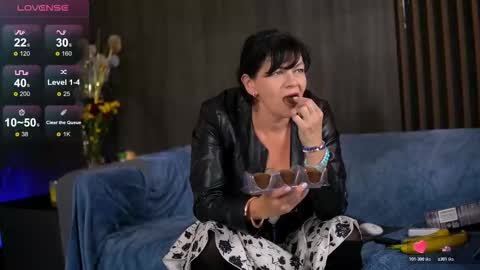 meenamoon online show from October 25, 2025, 9:09 pm