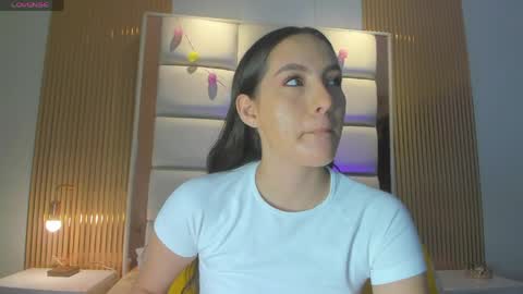 Snapshot of megaan_rouse chatting on May 1, 2026, 11:37 am megaan_rouse online show from May 1, 2026, 11:37 am