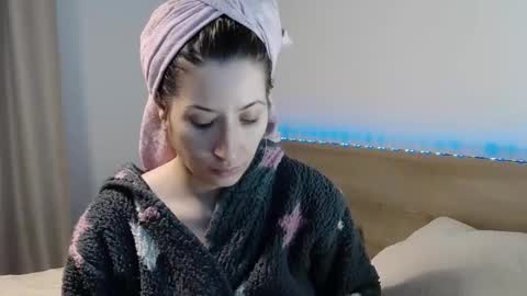 Megan Blazee  online show from January 6, 2026, 8:01 pm