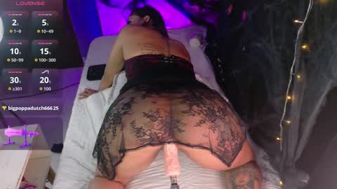 Megan  online show from October 25, 2025, 4:02 pm