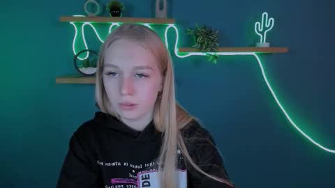 megan_cold online show from November 3, 2025, 9:32 am