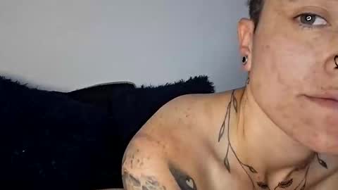 Megan and sophi online show from September 15, 2025, 7:41 am