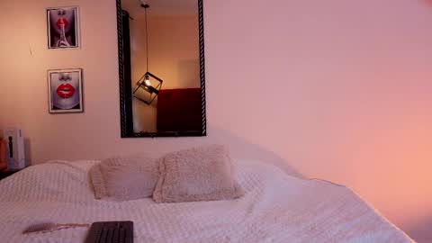 megan do santos online show from September 24, 2025, 8:01 pm