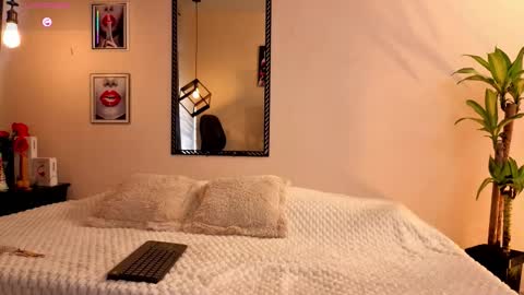 megan do santos online show from September 25, 2025, 7:39 pm