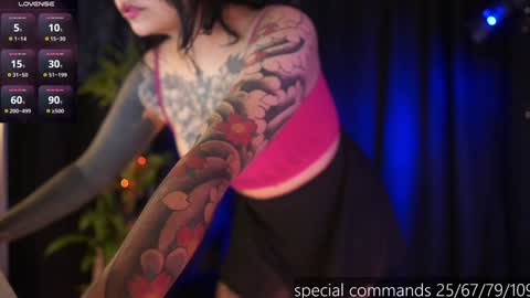 welcome guys   please  help me to reach 100 hands up Thanks  online show from December 29, 2024, 6:27 pm