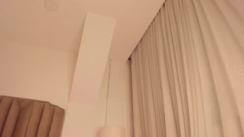 Snapshot of megan_leal1 chatting on December 2, 2024, 7:03 am online show from December 2, 2024, 7:03 am