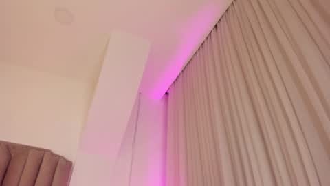 Snapshot of megan_leal1 chatting on December 5, 2024, 6:54 am online show from December 5, 2024, 6:54 am