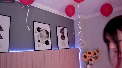     online show from February 17, 2025, 4:04 pm