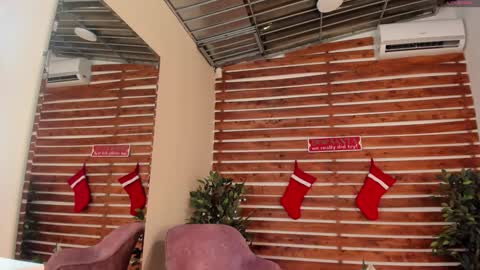 megan_raiin online show from December 22, 2024, 8:49 am