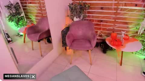 megan_raiin online show from October 25, 2025, 7:27 am