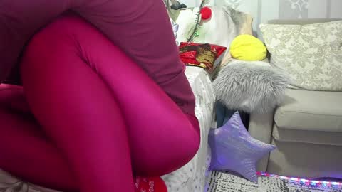 Nicki--------- Welcome to my Room online show from December 6, 2024, 6:50 pm