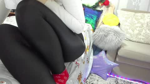 Nicki--------- Welcome to my Room online show from December 21, 2024, 8:50 am
