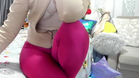Nicki--------- Welcome to my Room online show from December 30, 2024, 7:59 am