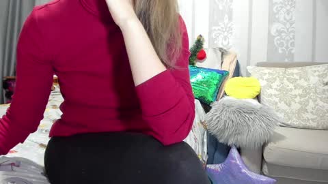 Nicki--------- Welcome to my Room online show from January 3, 2025, 5:53 pm