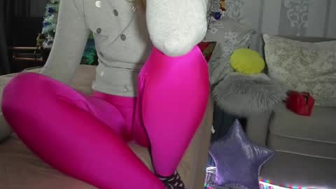 Nicki--------- Welcome to my Room online show from December 20, 2025, 8:32 am