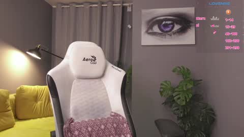 MeganieX online show from December 17, 2024, 5:29 am
