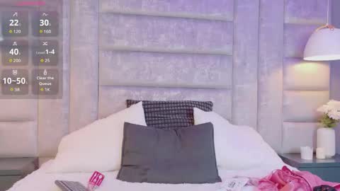 meganmonroee_ online show from April 18, 2026, 9:59 pm