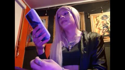 Snapshot of megannixx chatting on October 7, 2025, 4:42 am megannixx online show from October 7, 2025, 4:42 am