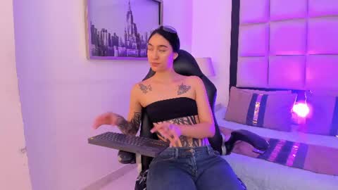 Snapshot of meganpresleyy chatting on July 16, 2026, 12:38 am Megan Presley online show from July 16, 2026, 12:38 am