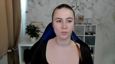 Snapshot of meganx_candy chatting on April 13, 2026, 12:32 pm Megan online show from April 13, 2026, 12:32 pm