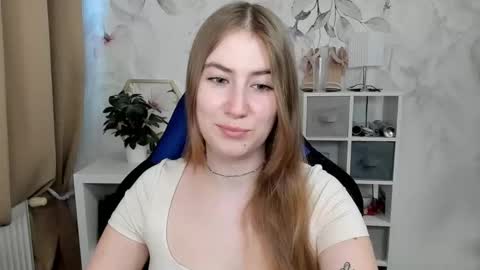 Snapshot of meganx_candy chatting on April 17, 2026, 5:43 am Megan online show from April 17, 2026, 5:43 am