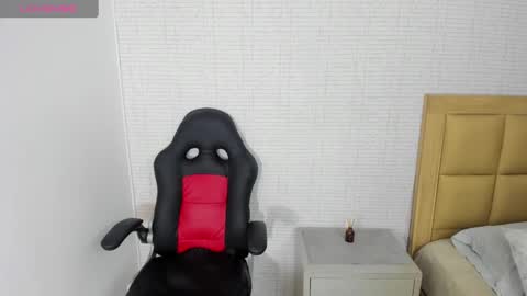 M E G A N  online show from October 3, 2025, 7:55 pm