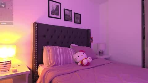 meiis3 online show from November 8, 2025, 2:45 am