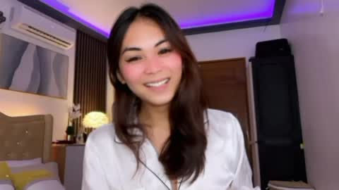 Snapshot of meiluxe chatting on June 18, 2026, 1:37 pm meiluxe online show from June 18, 2026, 1:37 pm