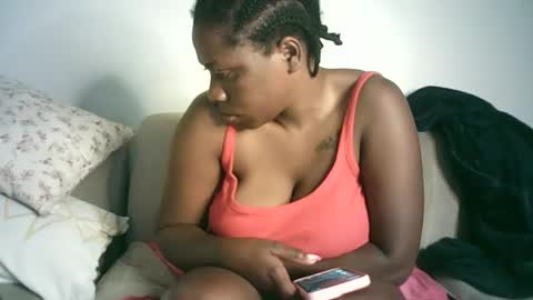 pretty online show from September 21, 2025, 2:24 am